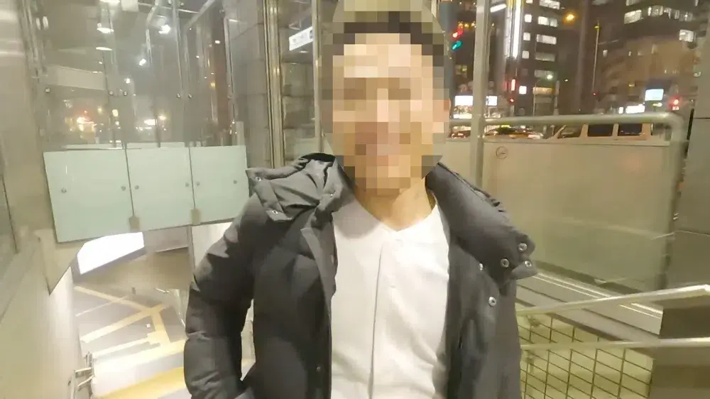 一重大学生がシャワー浴びずに野球ユニ姿で登場!?即公衆便所に駆け入りいきなり大量顔射!前回の撮影ぶりのキツアナルを生掘りピストンで掻き回し中出し懇願!-1