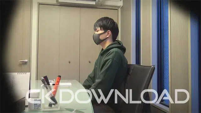 [面接ライブビュー]面接官の前でも即勃起!M青年のオナホテスト面接を隠し撮り!-2