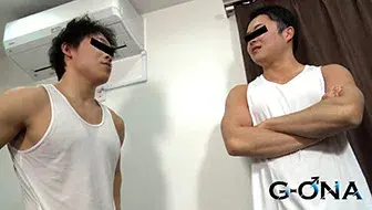 極マッチョ二人の筋トレ中に女の子が参戦!何も起きないはずがなく・・・?-3