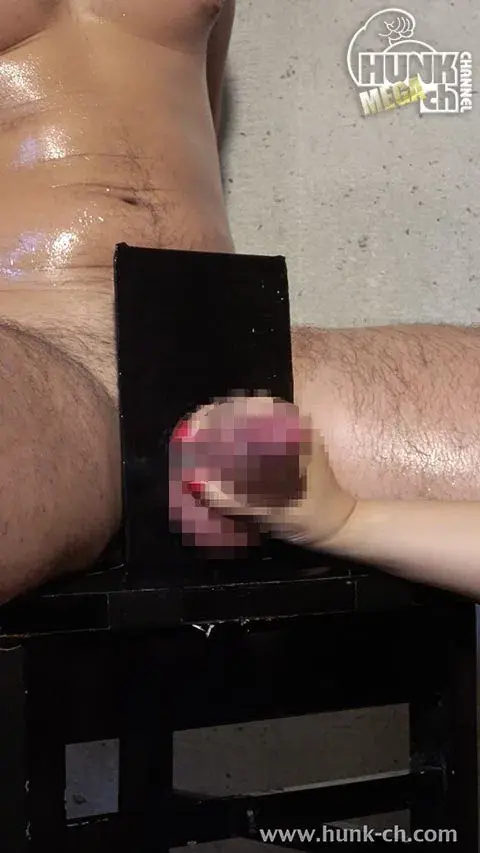 激ボリューム胸腿筋肉のパワーリフティング髭マッチョ優(まさる)くん22歳!!敏感過ぎるチンコをオナホでガーゼで亀頭責め!!寸止め地獄の末に長距離ジェット射精!!【女責めver.】-2