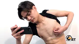 初登場のキリッとした顔立ちの美腹筋男子が胸まで飛ばす大射精!-2