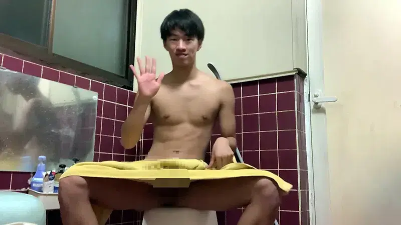 【素人投稿】18歳の大学生が家族がいる自宅のお風呂で激エロオナニー!-1