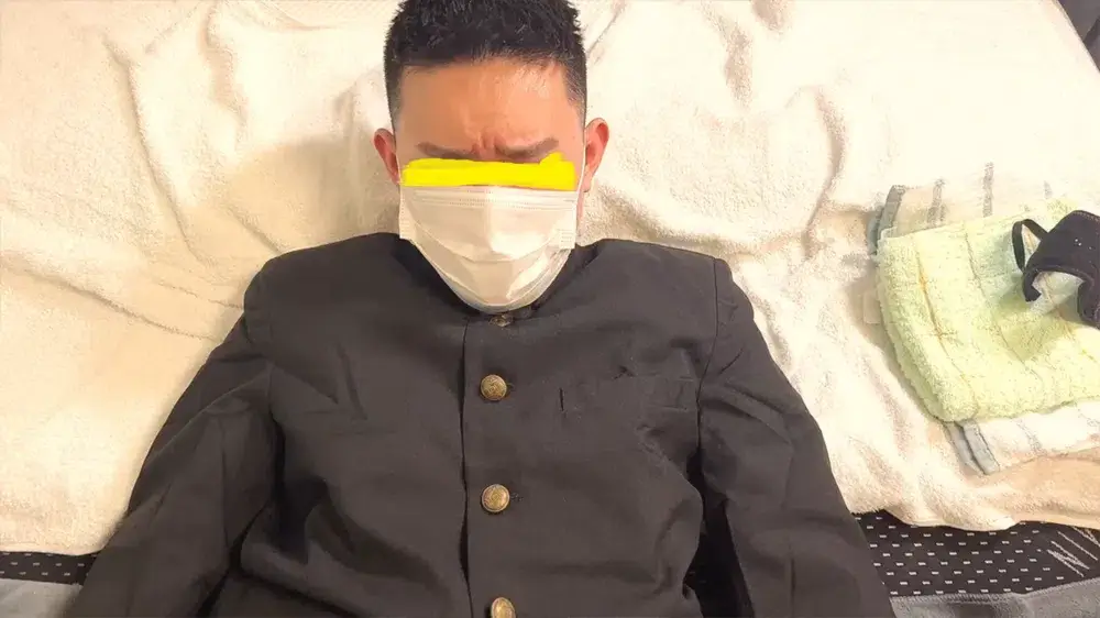イケメン桃尻R君18歳 学ラン姿でM字拘〇されてケツイキ種付け生交尾&大量射精-2