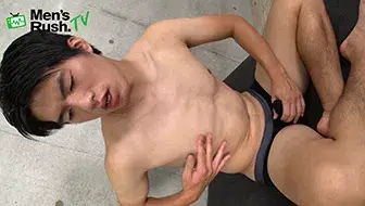 新感覚!密着パンツで結合部分も丸見え!?ガッチリ青年の腰フリオナニー-2