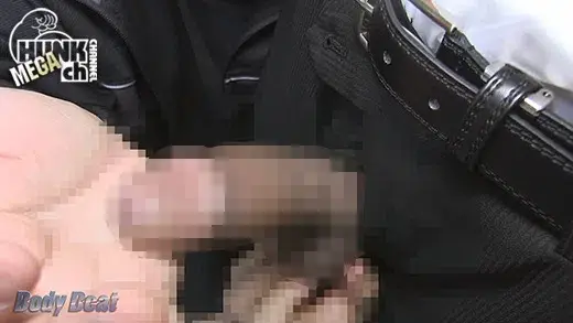大活躍中のAV男優、デカチンぶら下げ大量のザーメンぶっ放す。-3