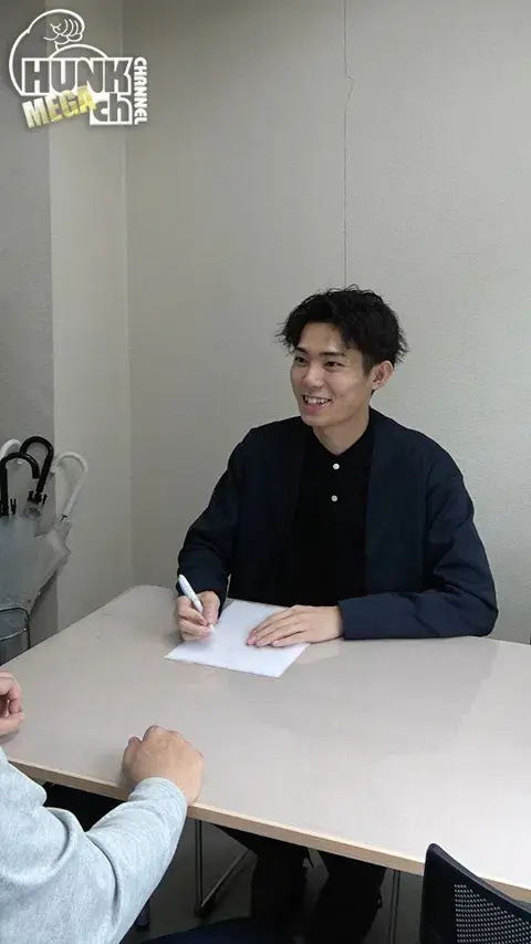 メガマラ面接!!8発目、今風イケメンの右曲がりのぶっといマグナム!!乳首舐められ手コキもされて、めっちゃ気持ち良さそうな表情で絶頂に達しドバドバ発射!!-2