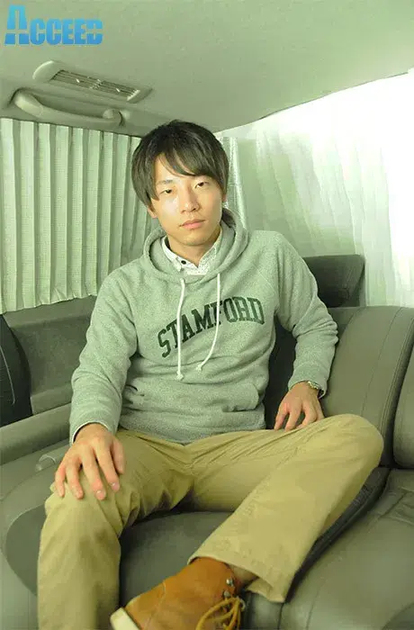 駅前でナンパした少年に車内でオナニーさせちゃいました!-2