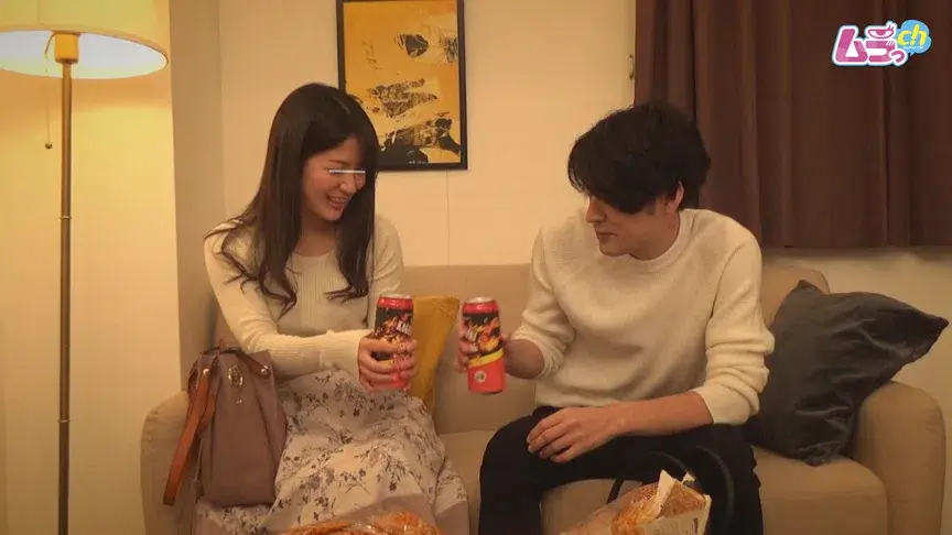 ホテル盗撮 エッチに興味津々な清楚女子が偶然AV男優と知り合いチ○ポでイキまくる初めてのワンナイトSEX-2