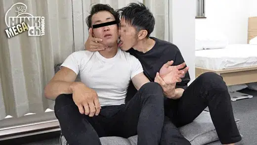 宅配ちんこ~克弥編~、19cm超の超デカチン腹筋バキバキの爽やかイケメン・克弥(かつや)20歳vs埼玉のダンディ髭バーテンダー・カズヤさん37歳タチ!!憧れの克弥目の前にして理性そっちのけで舐め貪る!!!とろけ合うように濃密なSEXに、克弥は掘られながら白濁ドッピュドッピュ!!!!-2