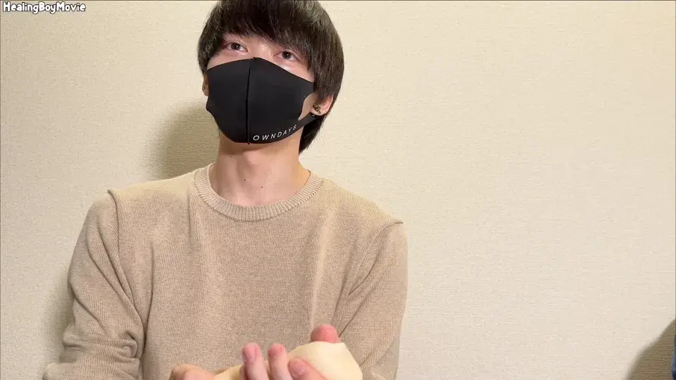 進撃の巨根!自前のオナホ持参で巨大なチンコから2連続射精!大人気ボーイの最新作!-2