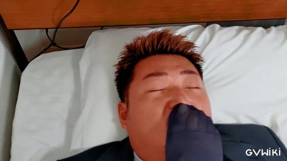 蒸れたソックス舐めから生種まで デカマラ先輩を大満喫!-4