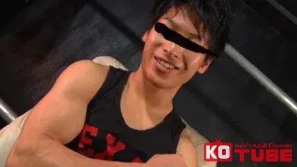 幼い顔してぶっとい巨根チンコから濃厚ザーメンを掘られながら射精する変態ノンケ見つけました。-11