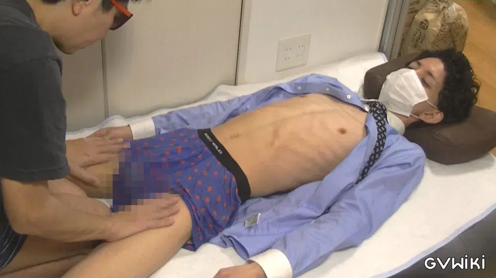 超デカチン☆某有名アパレルプランド社員美形ノンケが男の変態マッサージにチンチンフル勃起↑撃沈射精!!-3