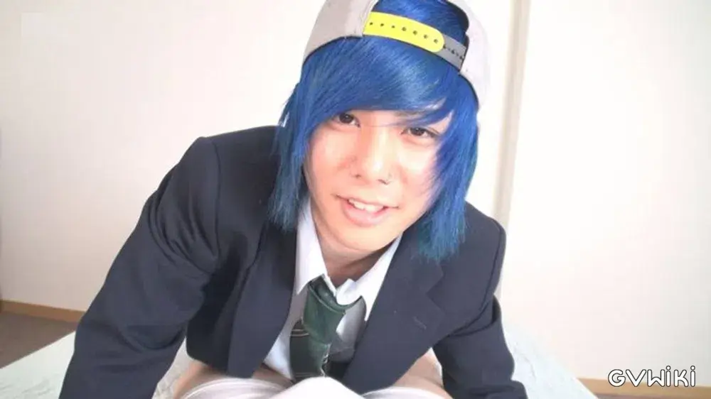 制服姿のトオルが主観で初フェラ挑戦!!チ○ポを弄ぶ姿は無邪気そのもの!!可愛いトオルを激撮!!-4