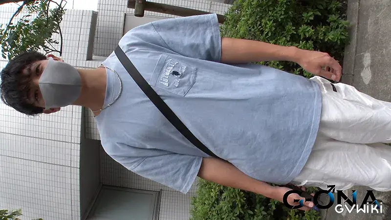 路上スカウトした19歳の大学生を脱がしてしゃぶってイカせちゃいました!-3