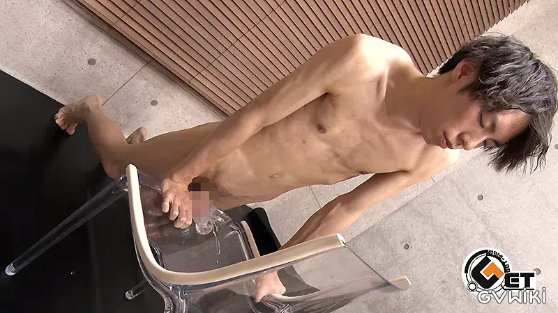初登場の小柄なスリ筋くんがオナホを使ったオナニーに挑戦！-7