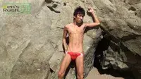 競パン姿のKAZUMAがビーチで生掘りされる!-2