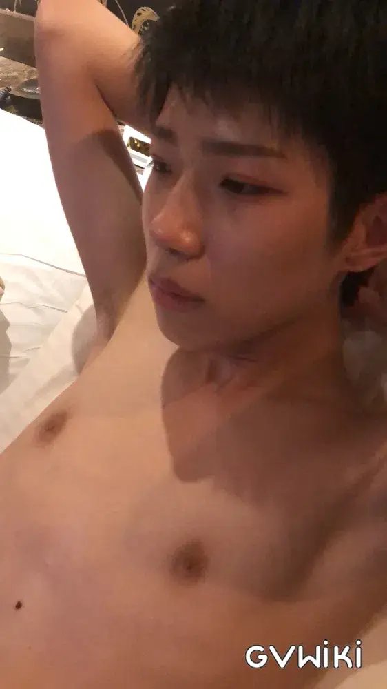 19歳超絶美青年をホテルで撮影!!-7
