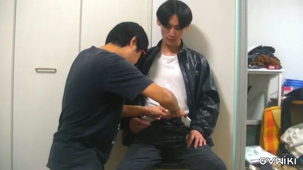 激エロ必見♪爽やかお兄さんイケメンが男からのチンチン乳首攻めにチンチンフル勃起↑↑声をあげてモロ感激射精!!-2