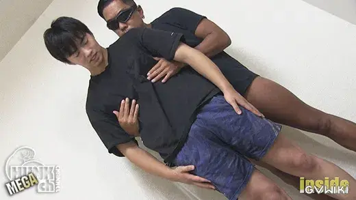 若手フレッシュなイケメンAV男優くんが敏腕ゴーグルマンに悪戯されちゃいました-1