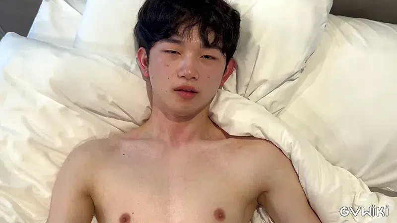 トロッとした目で笑顔が可愛い20歳がビデオ初出演-6