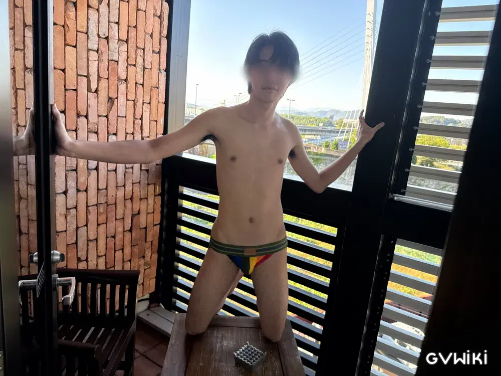 あの癒し系がセクシーパンツでベランダに登場！！-3