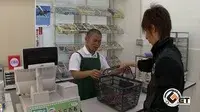 店員同士がレジでやっちゃう!!-2