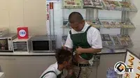 店員同士がレジでやっちゃう!!-4