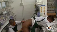 店員同士がレジでやっちゃう!!-6