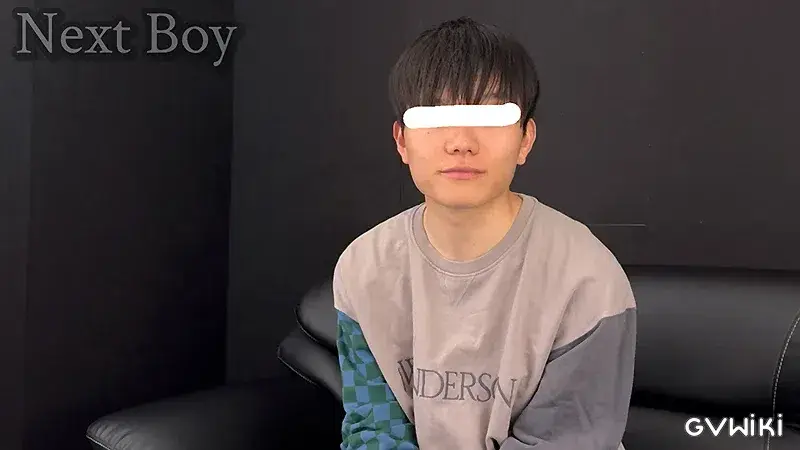 笑顔が可愛らしいツルスベ男子がシコられて大量射精-2