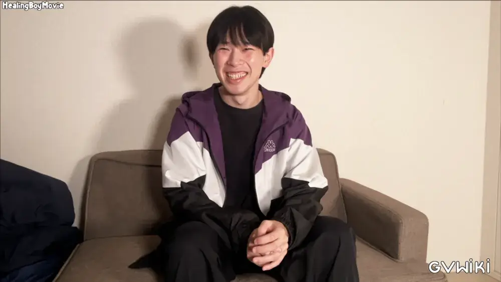 【初ドリ】19歳の包茎イケメンがカメラの前でシコシコとオナニー！真っ白で濃厚なミルクを大量放出！-2