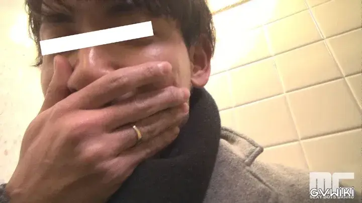 新婚イケメンの若パパが嫁に内緒で自宅に男を連れ込んで小遣い稼ぎの肉体バイト-16