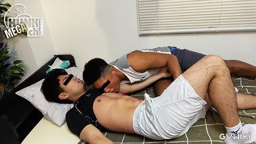黒マッチョ郁太(いくた)と巨根サッカー部真宙(まひろ)がデカマラで掘り合いザーキスで盛り合う!!-2