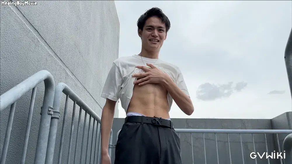 【初ドリ】超男前！腹筋バキバキの爽やかイケメンが男に手伝ってもらいドピュっと放出！-2
