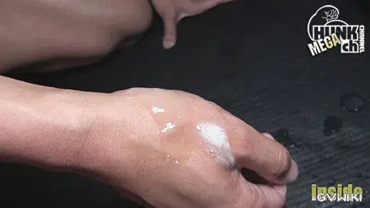 壁穴 Vol.6 (筋肉マッチョの巨根を頬張り...)-8