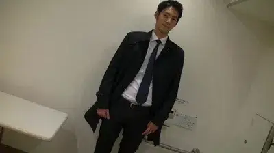 営業途中の爽やかスーツ好青年をトイレで男抜き!感じまくりの激射精↑↑-2