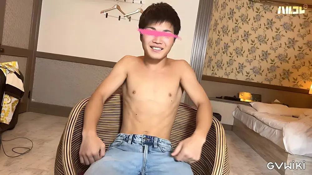 【興奮しすぎて鼻血!】エロ舌使いフェラ♪エッジの効いたイマドキイモ系 タクヤくん18歳 4K《ハルコレ》-1