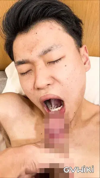 18歳!長マラ細身少年が私服姿でご奉仕&「飲精」-7