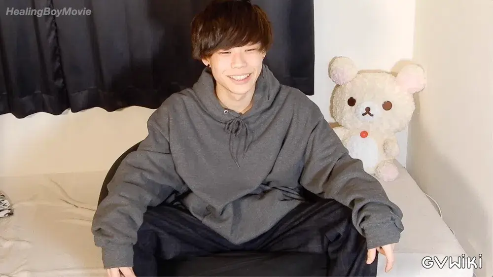 【初デビュー】18歳のS級イケメン男子GET!ピンク色の綺麗なチンコをシゴいてまさかの大量射精!-1