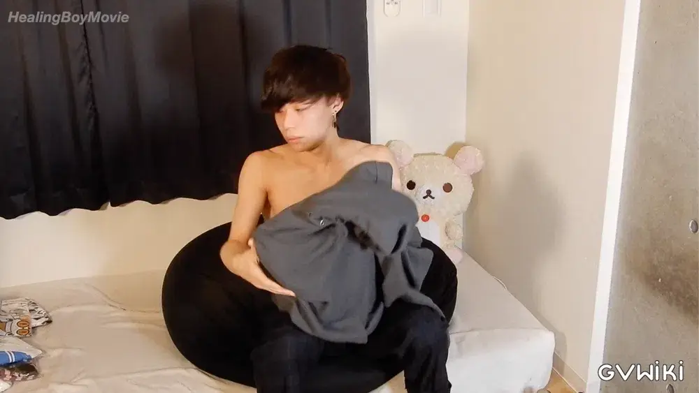 【初デビュー】18歳のS級イケメン男子GET!ピンク色の綺麗なチンコをシゴいてまさかの大量射精!-2