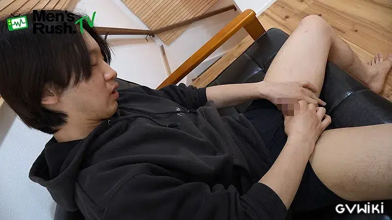 初登場！かわいい系やんちゃ男子がカメラの前でザーメンを飛ばす！-3