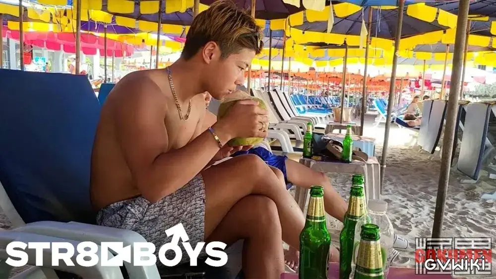THAILAND!!異国の地で親友男子二人に完全密着!!青い空、白い砂浜、青い海、2人は海辺で大はしゃぎ!!マリンスポーツも体験し、満喫した修学旅行!! そして、夜はホテルに戻り親友同士、初エッチを初大公開!!-3