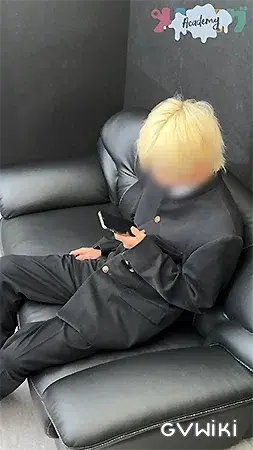 塩顔金髪ヤンキー学ラン男子のオナニー!-3