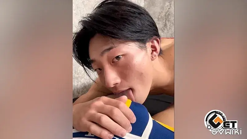自らとスタッフの精子をW飲精！！舐め尽くし飲み尽くす18歳！！-2
