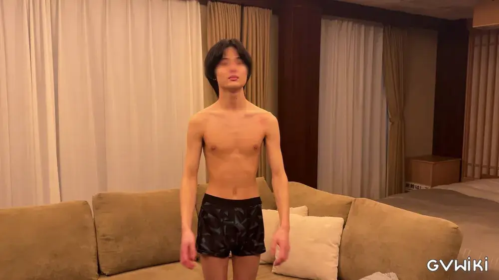 日焼け跡くっきり　かわいい系１８歳ボーイ　初登場！！-4
