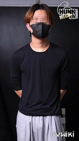 174㎝63㎏21才!触れただけでイキそうになる敏感学生が吐息声で大量射精-3
