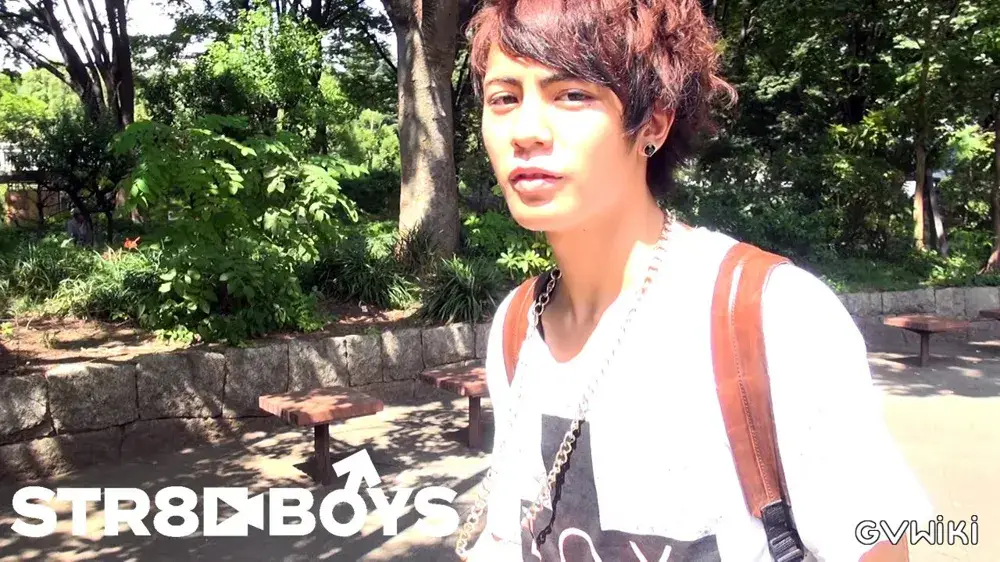 【BACK TRACK BOYS】あの有名な読者モデル18歳!!まさかのベロキスしながら激射に顔射されお掃除フェラまでしちゃう濃厚接待!!-3