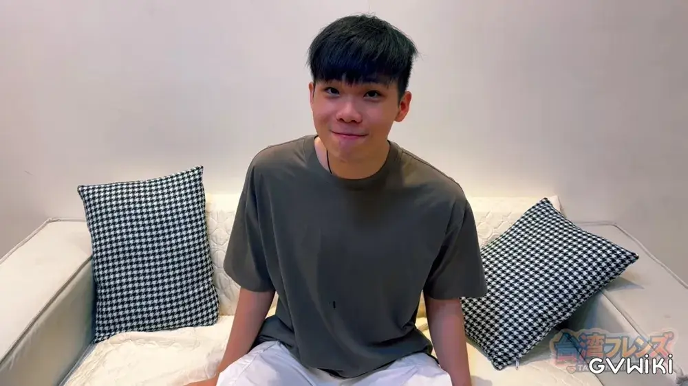 【無修正】かわいい台湾人インフルエンサー偶素蛋糕くん初登場!!かわいい顔して太マラをずっぷし咥えこみ!!最後はぶっとび精子 K 点越え!!-3