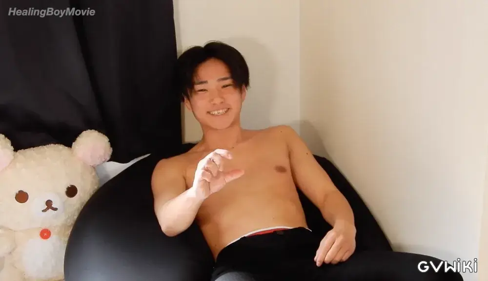 【初デビュー】笑顔が可愛い18歳のノンケ男子が初登場!綺麗な体でシコシコオナニー♪-5