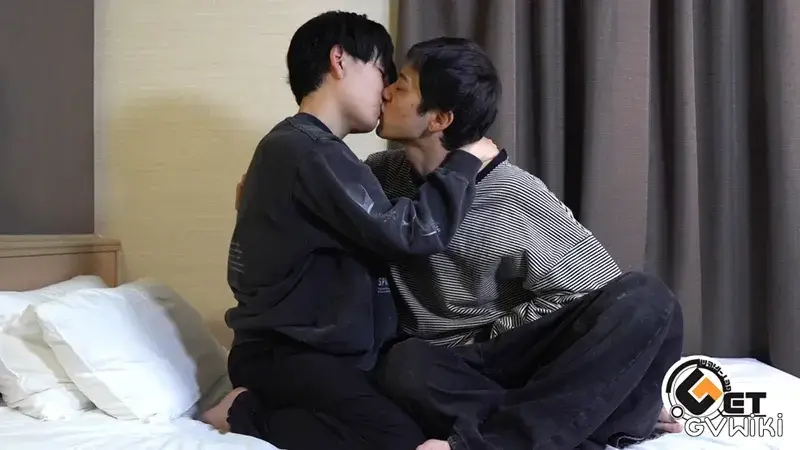 ノンケくんの初生挿入！男相手に腰を振ってたっぷり外出し！！-2
